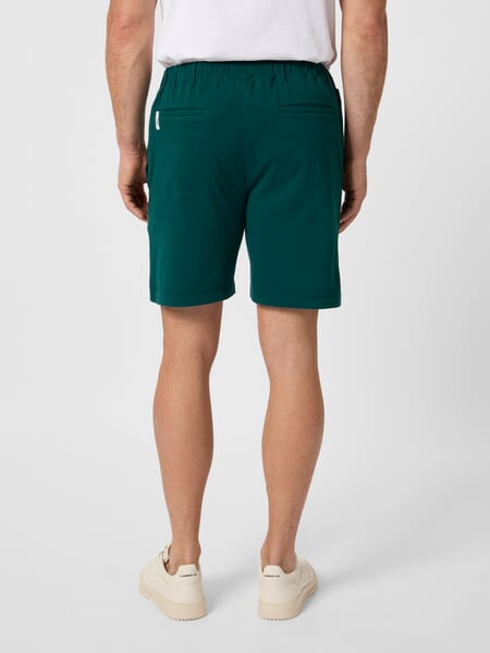 Herrenshorts Heavy Jersey Flaschengrün, Tragebild
