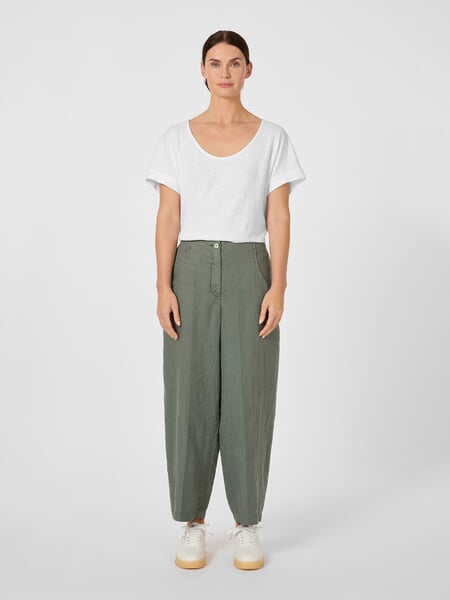 Damen-Leinenhose Salbeigrün, Tragebild