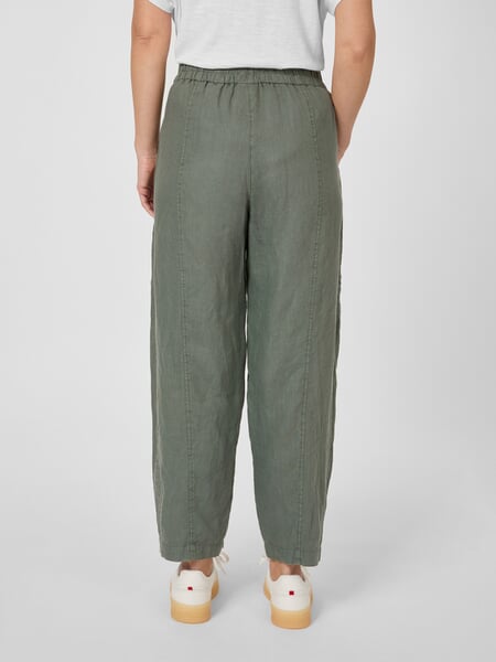 Damen-Leinenhose Salbeigrün, Tragebild