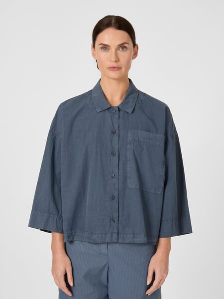 Damenbluse mit Brusttasche Blau, Tragebild