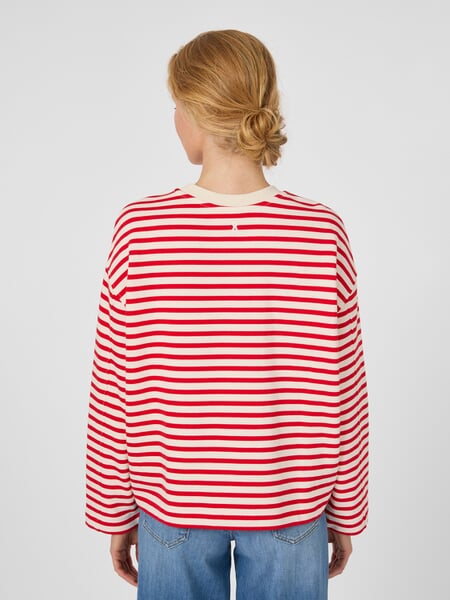 Gestreepte dames-sweater Rood-naturel, gepresenteerd op een model