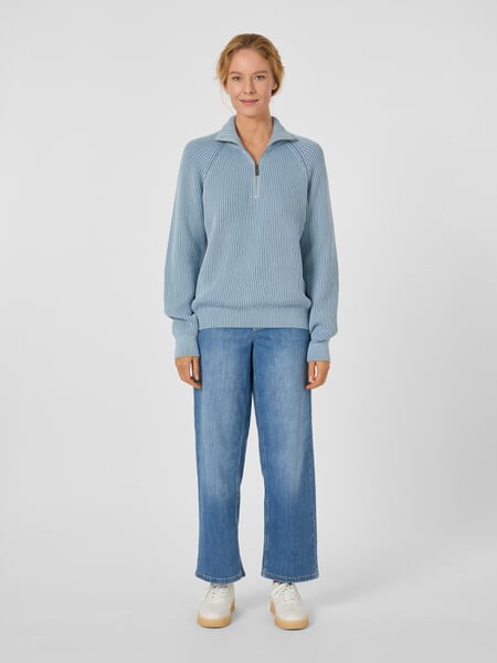 Pull-over à col rond en maille pour femme Bleu clair, présenté sur un modèle