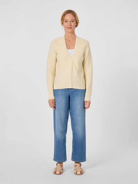 Strikket cardigan til kvinder i bomuld Cream, præsenteret på en model