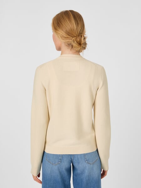 Strikket cardigan til kvinder i bomuld Cream, præsenteret på en model