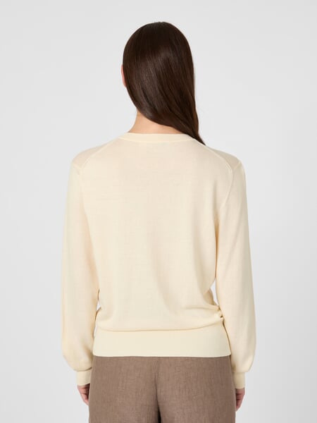 Damen-Feinstrickpullover Cremeweiß, Tragebild