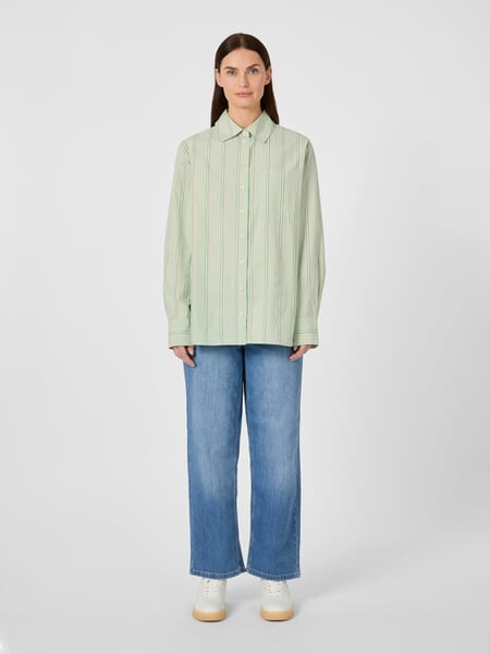 Gestreepte damesoverhemdblouse Lichtgroen, gepresenteerd op een model