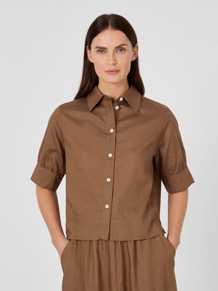 Women’s Lyocell-Cotton Blouse Caramel, presented on a model