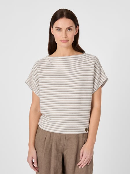 Stribet strikbluse til kvinder Beige-creme, præsenteret på en model