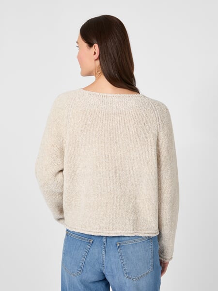 Oversized dametrøje Natur, præsenteret på en model
