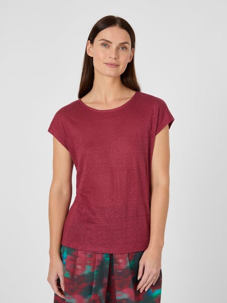 Linnen shirt voor dames Wijnrood, gepresenteerd op een model