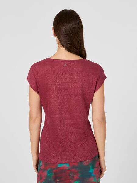 Linen-T-shirt til kvinder Vin rød, præsenteret på en model