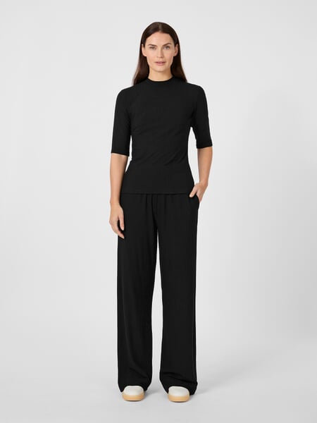 Damen-Halbarmshirt Lyocell Schwarz, Tragebild