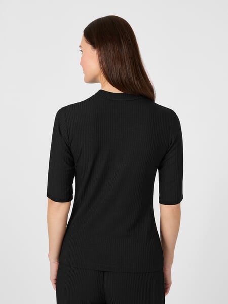 Lyocell-halværms-T-shirt til kvinder Sort, præsenteret på en model