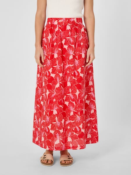 Maxirok voor dames Rood met patroon, gepresenteerd op een model