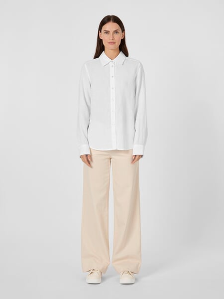 Linnen blouse voor dames Wit, gepresenteerd op een model