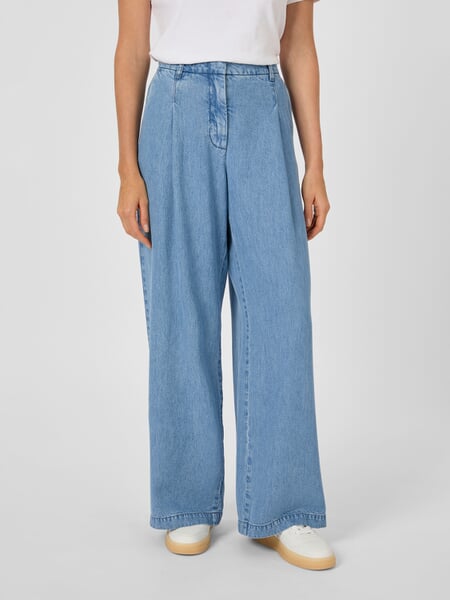 Women’s Jeans with Pleated Waistband, TENCEL™ Denim, presented on a model
