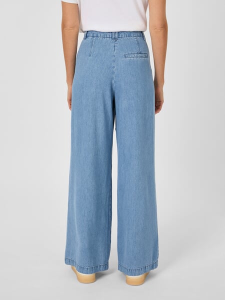 Women’s Jeans with Pleated Waistband, TENCEL™ Denim, presented on a model