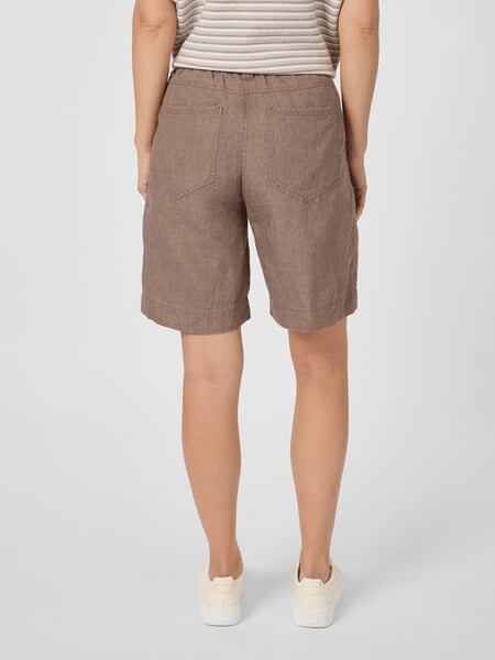 Linnen bermuda voor dames Greige, gepresenteerd op een model