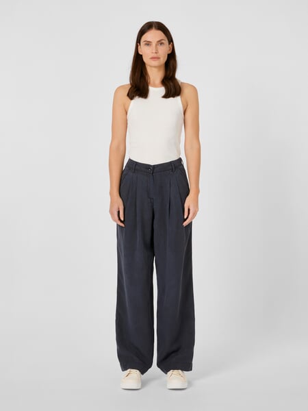 Damen-Bundfaltenhose Lyocell Dunkelblau, Tragebild