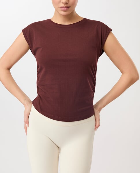 Sport-Shirt mit seitlicher Raffung Dunkelrot