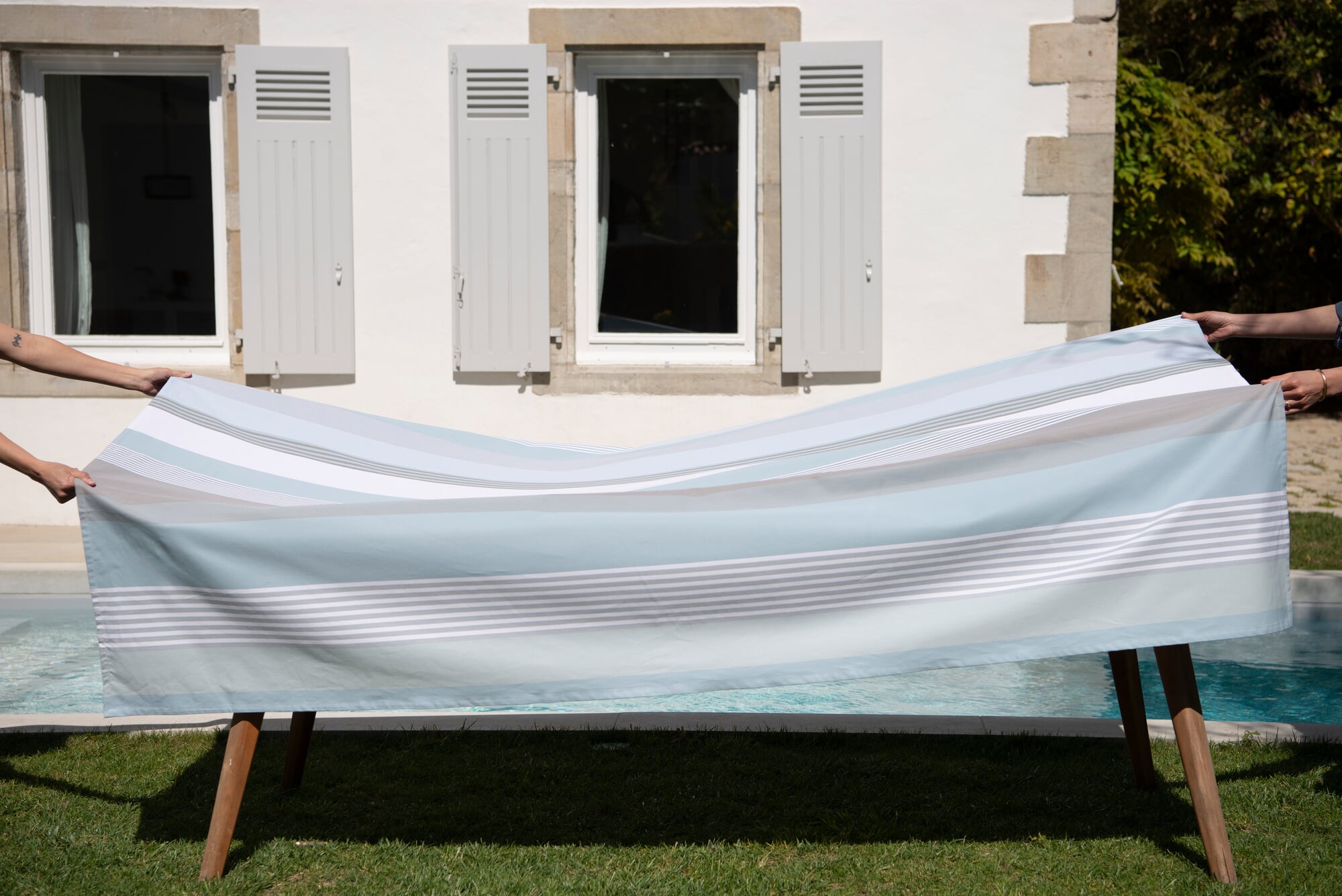Tischdecke Streifen, Hellblau-Grau