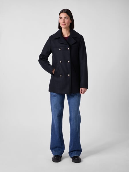 Bretonse kaban-jas voor dames Marine, gepresenteerd op een model