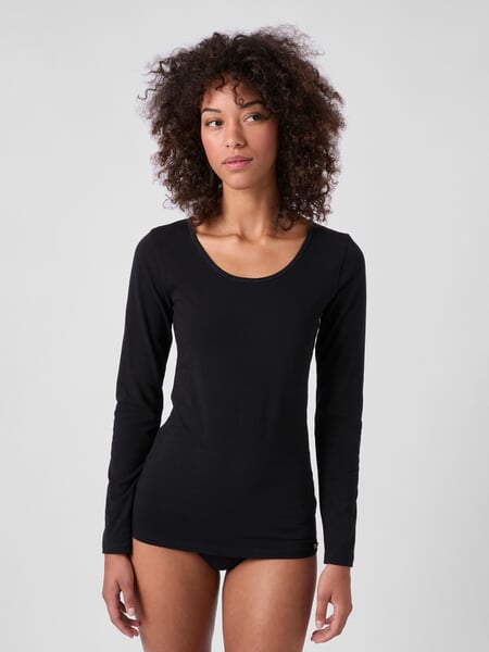 Women's Long-Sleeve Shirt Black, presented on a model