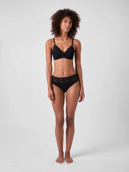 Slip brésilien pour femme Noir, présenté sur un modèle