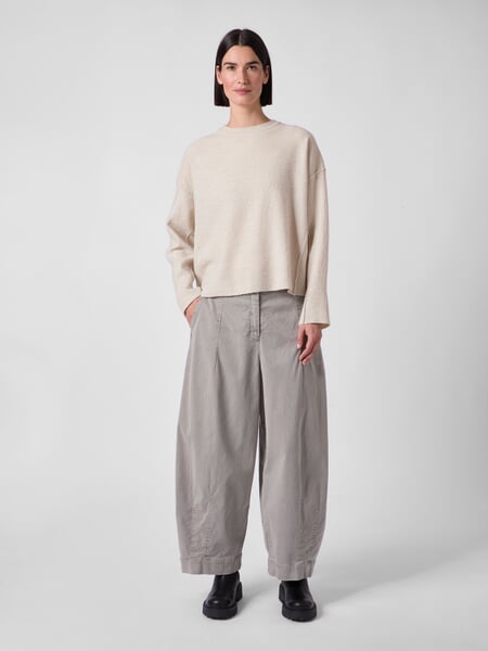 Damen-Wollpullover Naturweiß, Tragebild