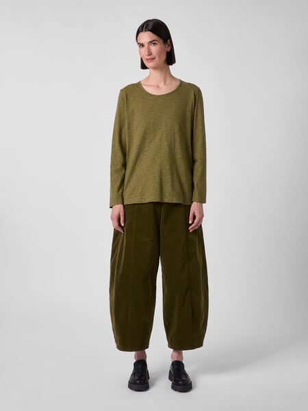 Damen-Langarmshirt gestreift Oliv, Tragebild