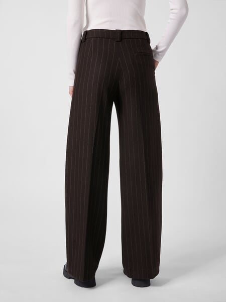 Pantalon Marlene pour femme à fines rayures Marron, présenté sur un modèle