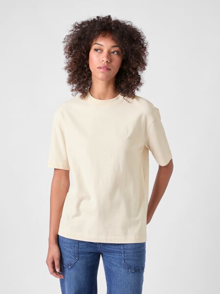 T-shirt à manches courtes pour femme Blanc naturel, présenté sur un modèle