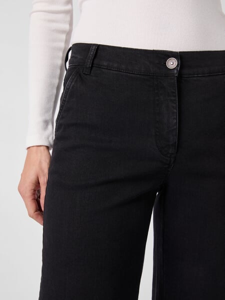 Damesjeans Flared Zwart, close-up