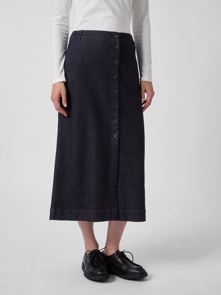 Jeansrok voor dames Denimblauw, gepresenteerd op een model