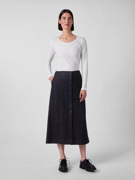 Jeansrok voor dames Denimblauw, gepresenteerd op een model