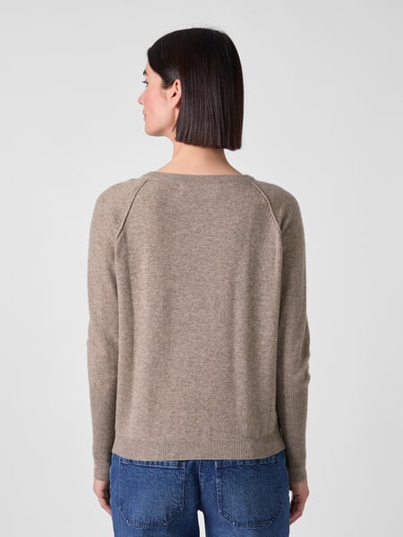Pull en cachemire pour femme Marron clair, présenté sur un modèle