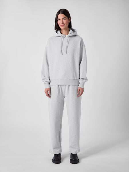 Sweat à capuche pour femme Gris clair chiné, présenté sur un modèle