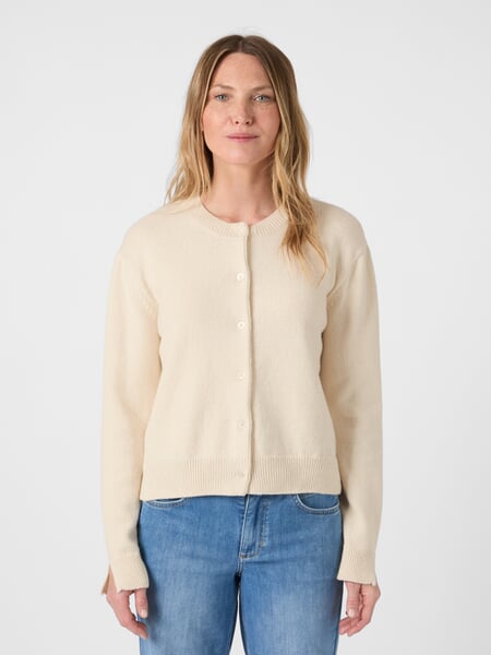 Damen-Strickjacke Naturweiß, Tragebild