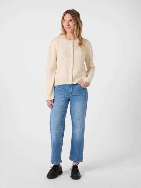 Damen-Strickjacke Naturweiß, Tragebild