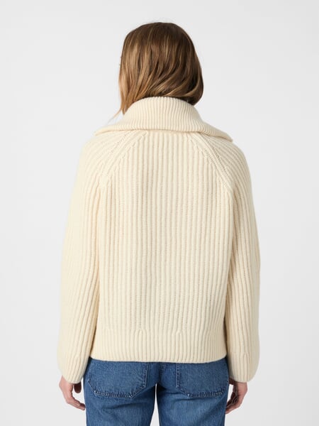 Damen-Strickjacke Naturweiß, Tragebild