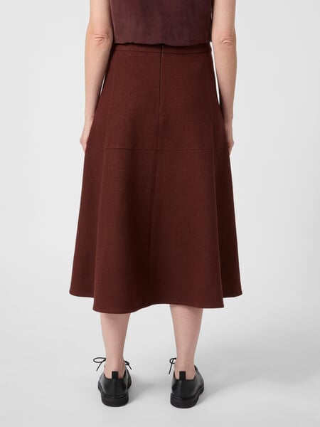 Midiskirt til kvinder i uld og bomuld Brown, præsenteret på en model