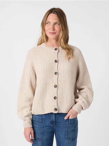 Damen-Strickjacke Naturweiß, Tragebild