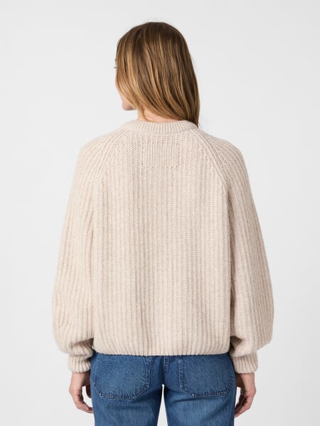 Damen-Strickjacke Naturweiß, Tragebild