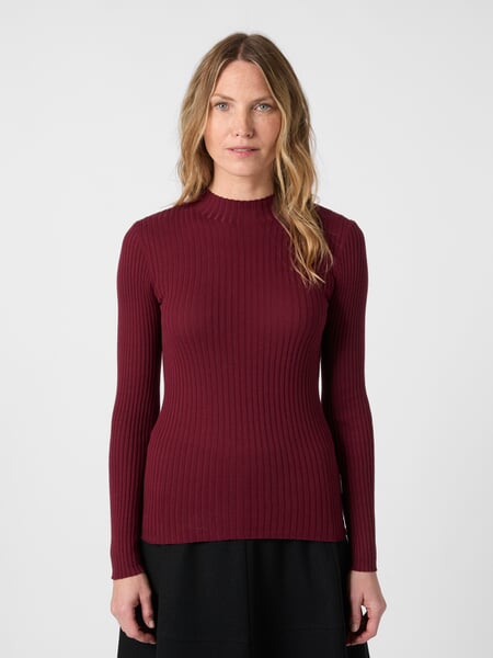 Damen-Strickshirt Weinrot, Tragebild