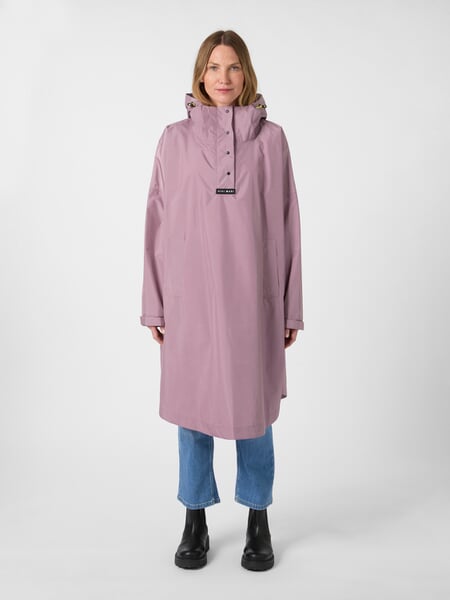 Cape de pluie unisexe Mauve, présenté sur un modèle