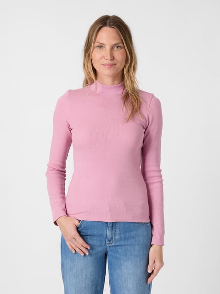 T-shirt côtelé à manches longues pour femme Vieux rose, présenté sur un modèle