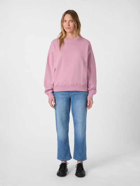 Sweat-shirt pour femme Vieux rose, présenté sur un modèle
