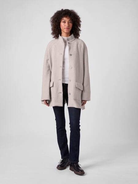 Damen-Wollmantel Creme, Tragebild