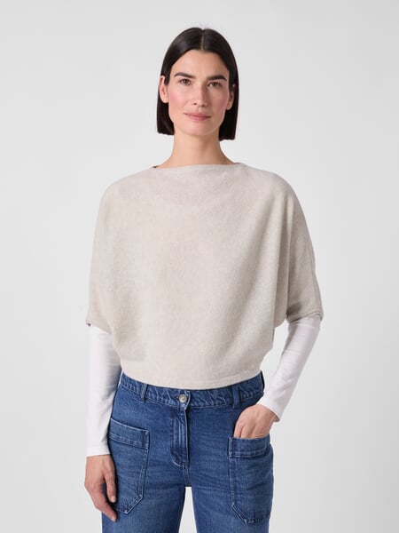 Cropped-trøje til kvinder Natur, præsenteret på en model