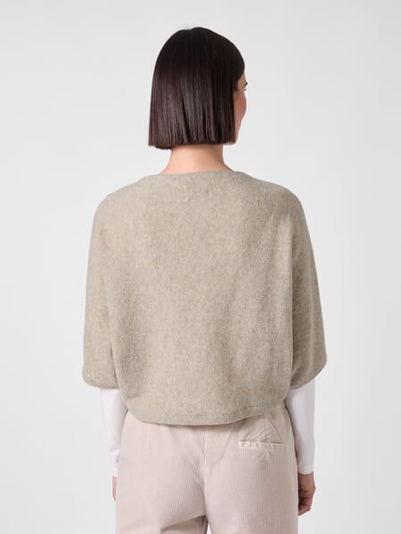 Cropped damestrui Cream, gepresenteerd op een model